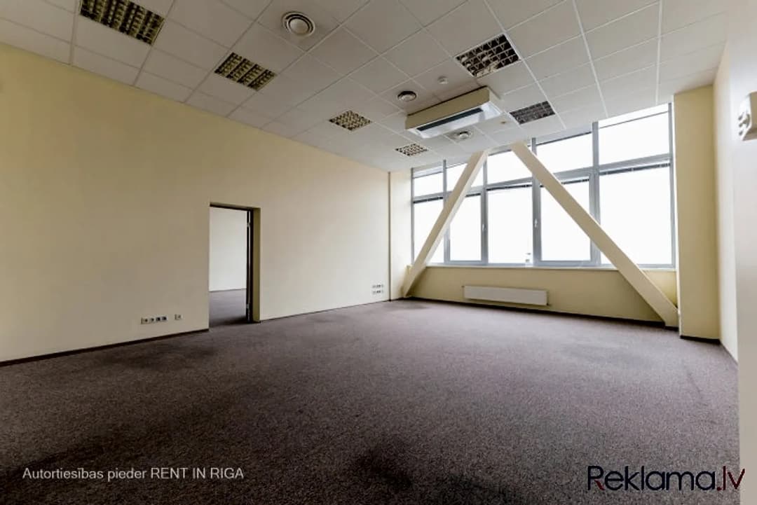 Biroja telpas kravu ostas terminālā "Port Magnat" 2. stāvā, ir lifts. Birojs izvietots kravu — bilde 2