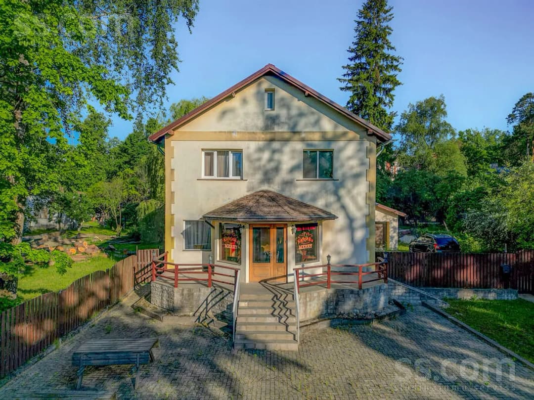 Māja — Krasta