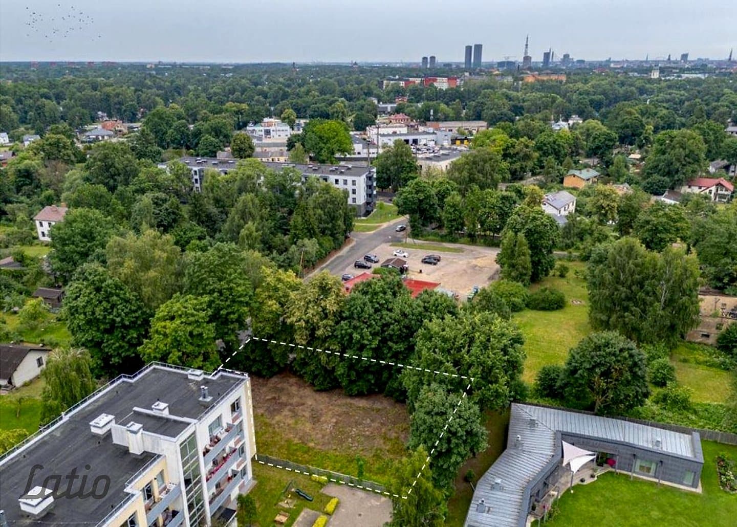 Pārdod regulāras formas komercapbūves zemi Liepājas iela 78, Rīgā.Zemes gabala Izmantošana DzS1