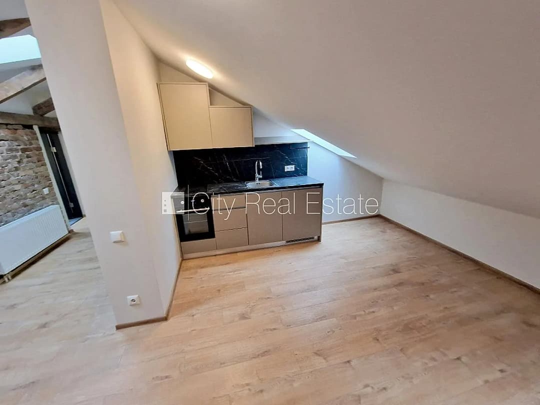 Pagalma ēka, renovēta māja, slēgts pagalms, ieeja no ielas un pagalma, mansards, ir lifts, — bilde 3