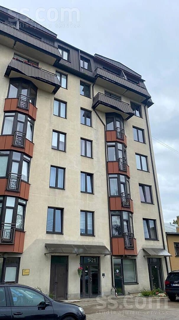 Trīsistabu dzīvoklis — Brīvības gatve 338