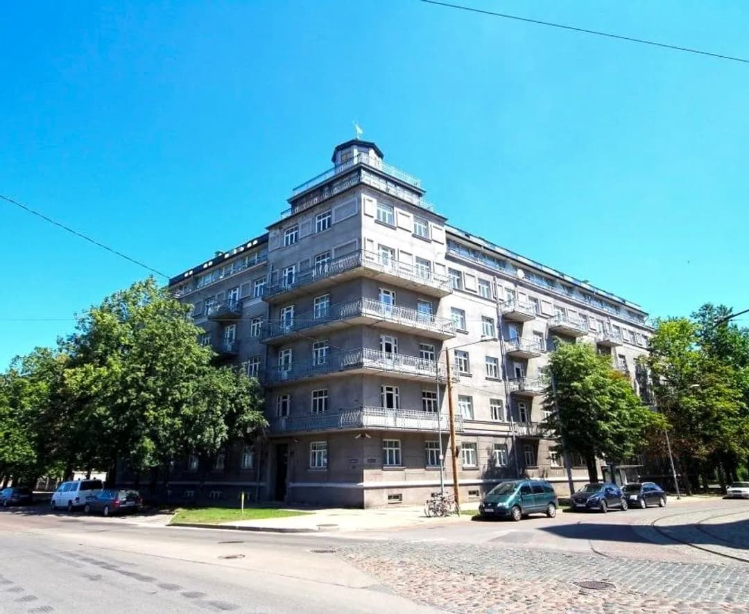 Eksporta 12, Centrs