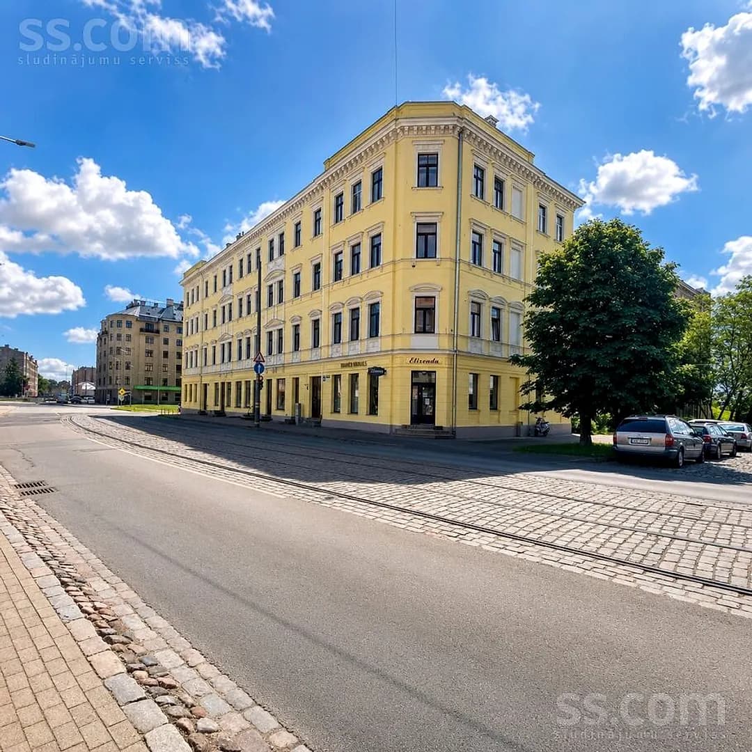 Trīsistabu dzīvoklis — Lastādijas 60