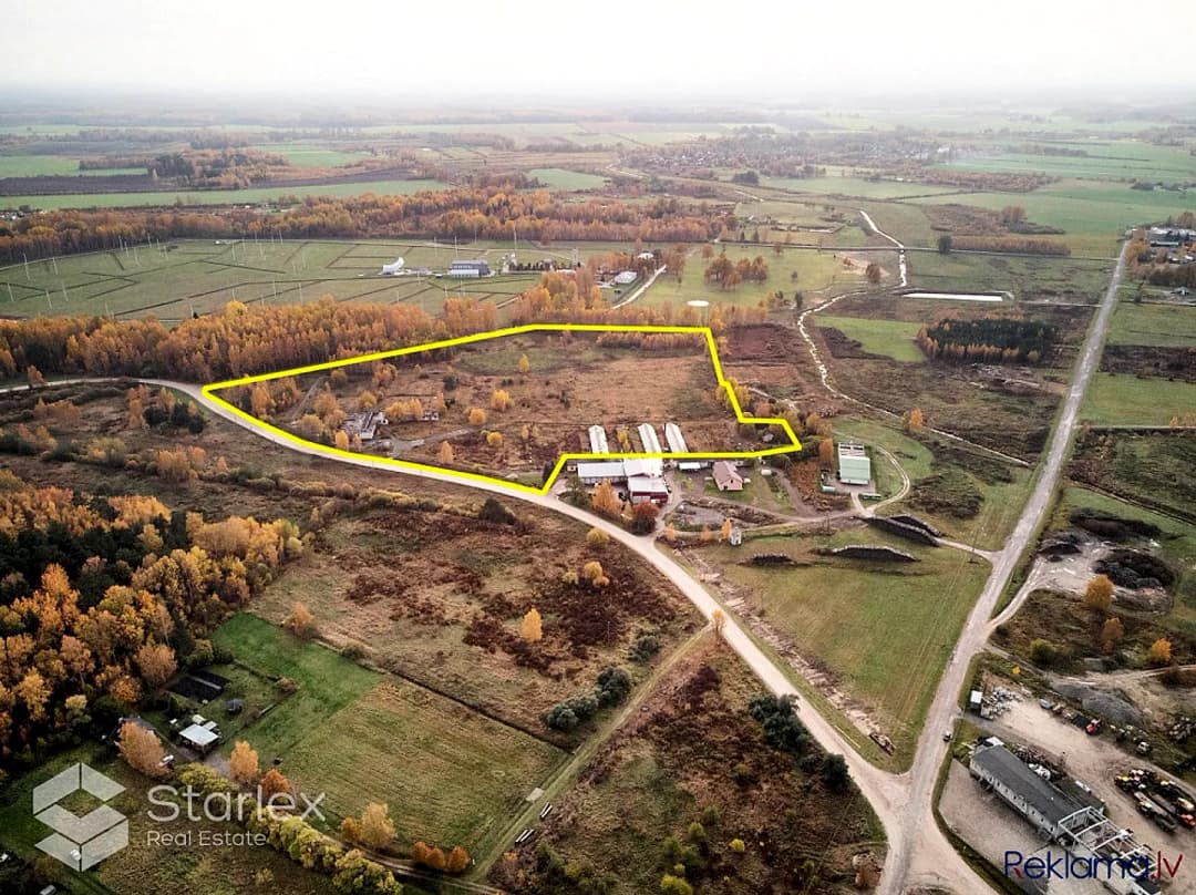Iznomā biroju divos līmeņos ar plašu privāto terasi Mārupē. Kopēja platība 482 m2 Birojs