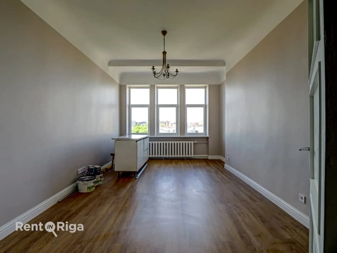 Pārdod eksluzīvu 3-istabu dzīvokli ar panorāmas skatu uz Rīgu. Pilnībā atjaunots 3 istabu — bilde 4