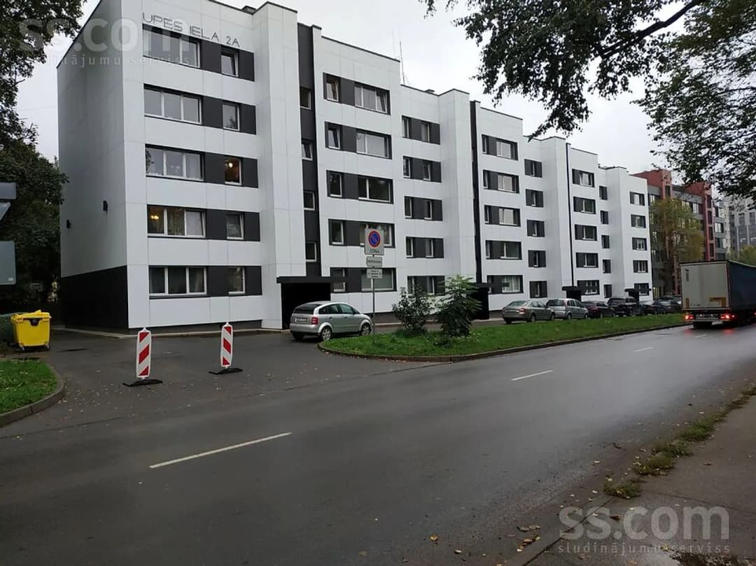 Trīsistabu dzīvoklis — Upes 2a
