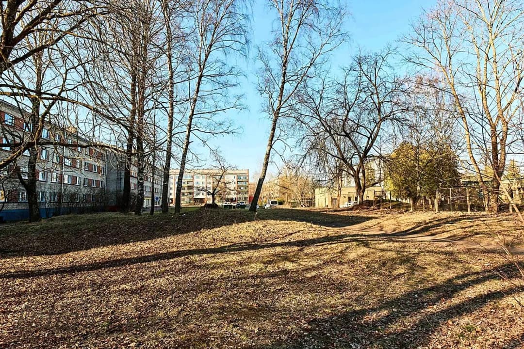 Izcils investīciju objekts klusā Rīgas rajonā.
Pārdošanā 1872 m zemes gabals privātai