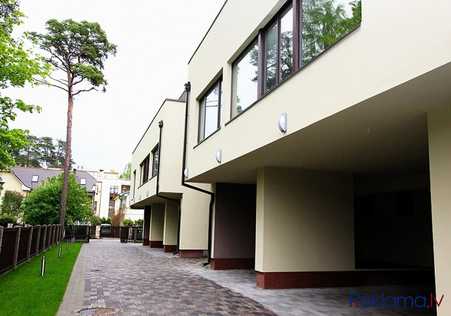Moderns dzīvoklis jaunajā dzīvojamā kompleksā Bulduros. Klusa, mierīga apkārtne, svaigs — bilde 2