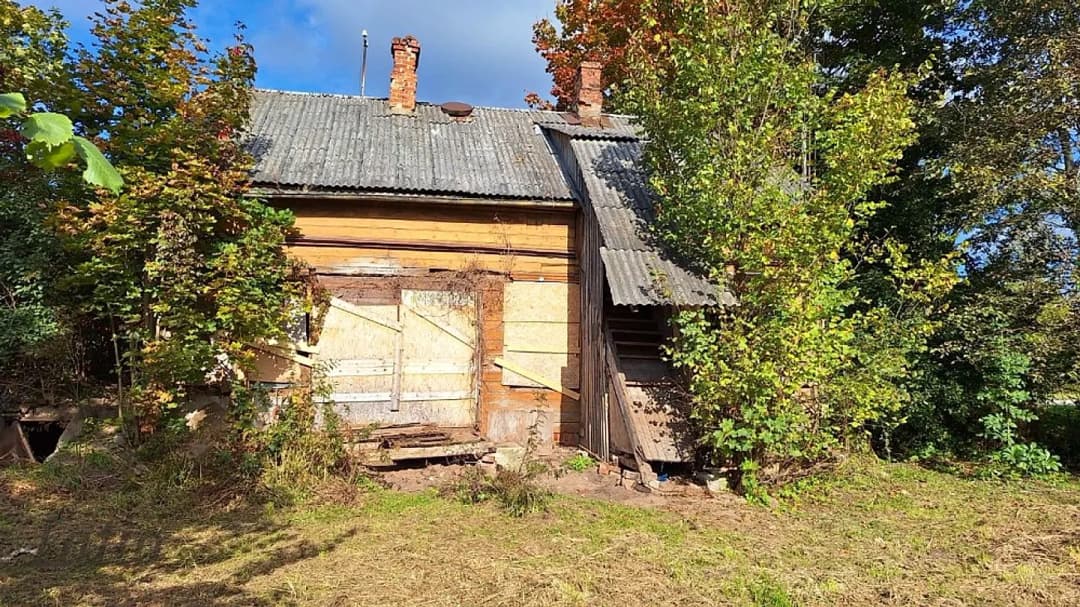 Piedāvājam iegādāties plašu zemesgabalu 2082 m platībā. Uz zemes atrodas veca koka ēka, — bilde 3
