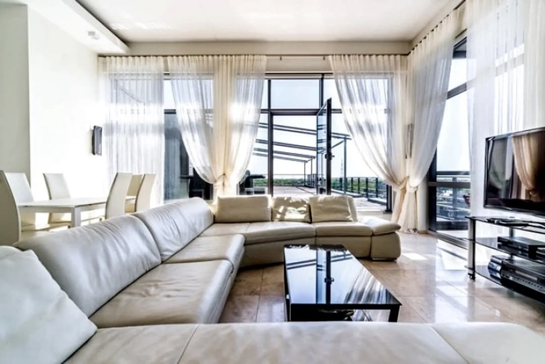 Unikāla iespēja iegādāties īstu penthouse dzīvokli Āgenskalnā. Dzīvoklis (133,2m2) aizņem