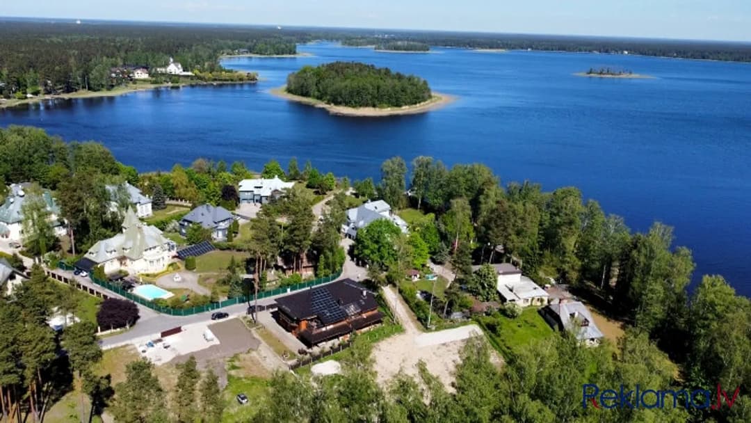 Nestandarta māja pie Baltezera. Puse no dvīņu mājas. Guļbūve. Ēkas 1.stāvs būvēts kā — bilde 3