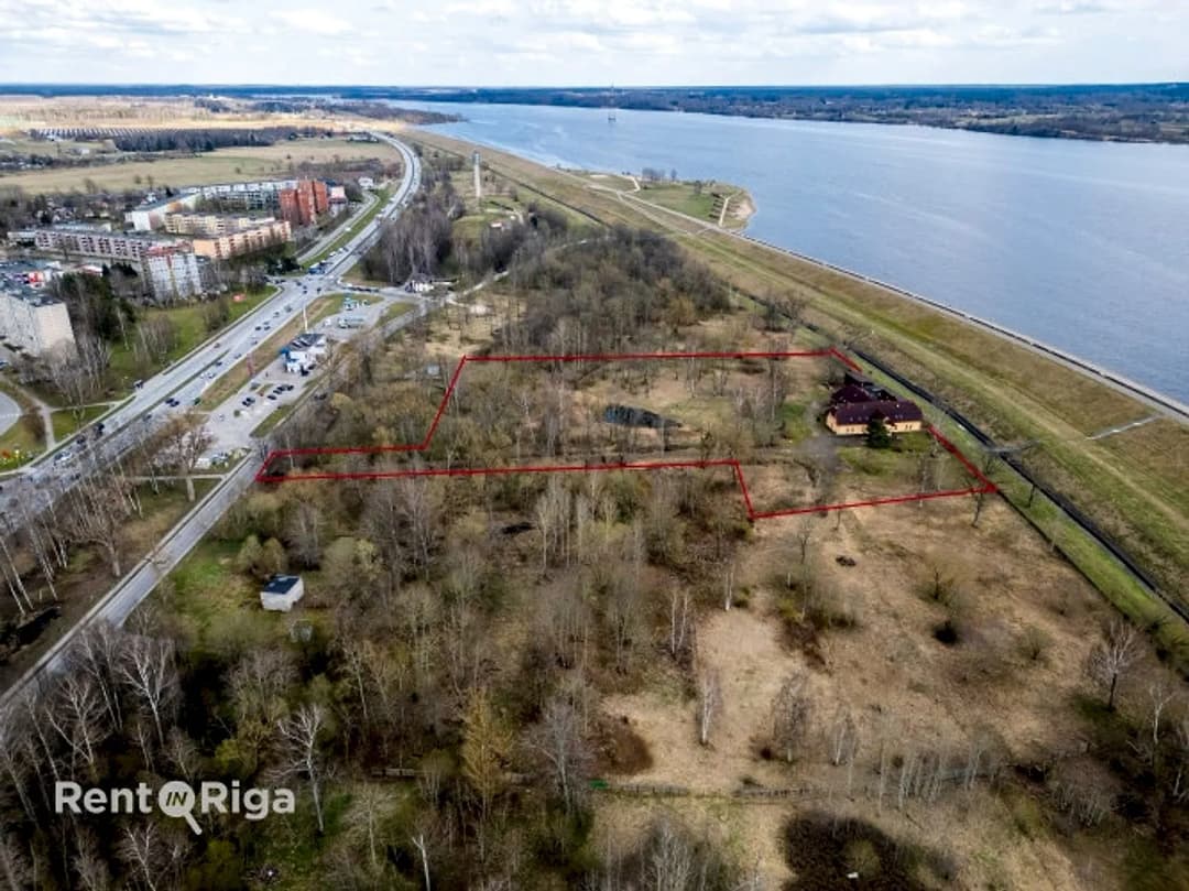 Izīrē 3-stāvu privātmāju Salaspilī pie Daugavas ar 2.3 ha zemes gabalu. Ēka celta kā viesu — bilde 2