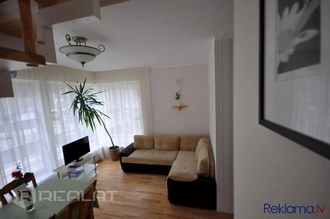 Ir pieejami citi dzīvokļi šajā mājā. Apartamenti Jūrmalā. Ar skaistu pagalmu, lapeni, — bilde 2