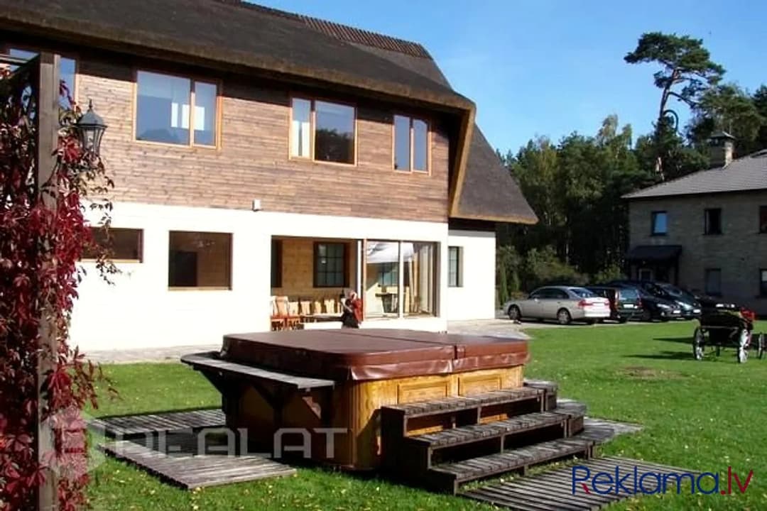 Iznomā telpas Biznesa kompleksā DV8. Telpas + Ekspozīciju zāle 40 m2. + Birojs 52 m2. (