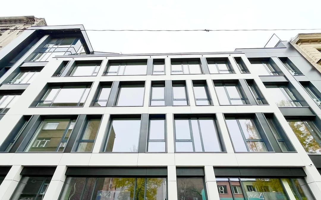 Akas 4, Centrs
