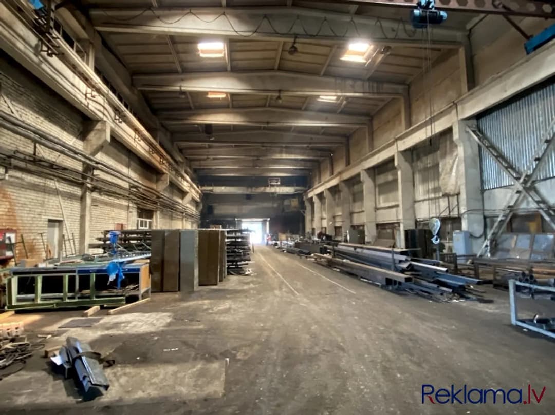 Ražošanas telpas, administratīvās telpas un teritorija Pļavniekos. Ēku GBA 9158 m2: — vēl bildes