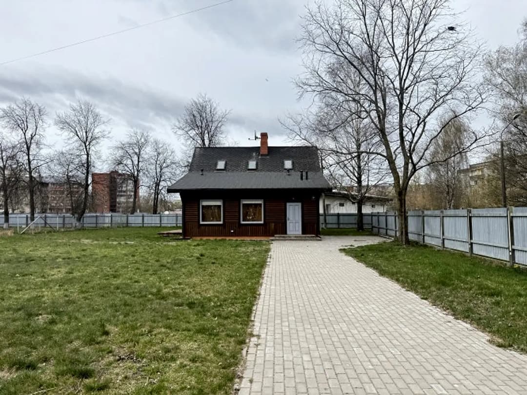 Pārdod divstāvu privātmāju Bolderājā. Kopējā platība: 122.19 m. Māja nodota