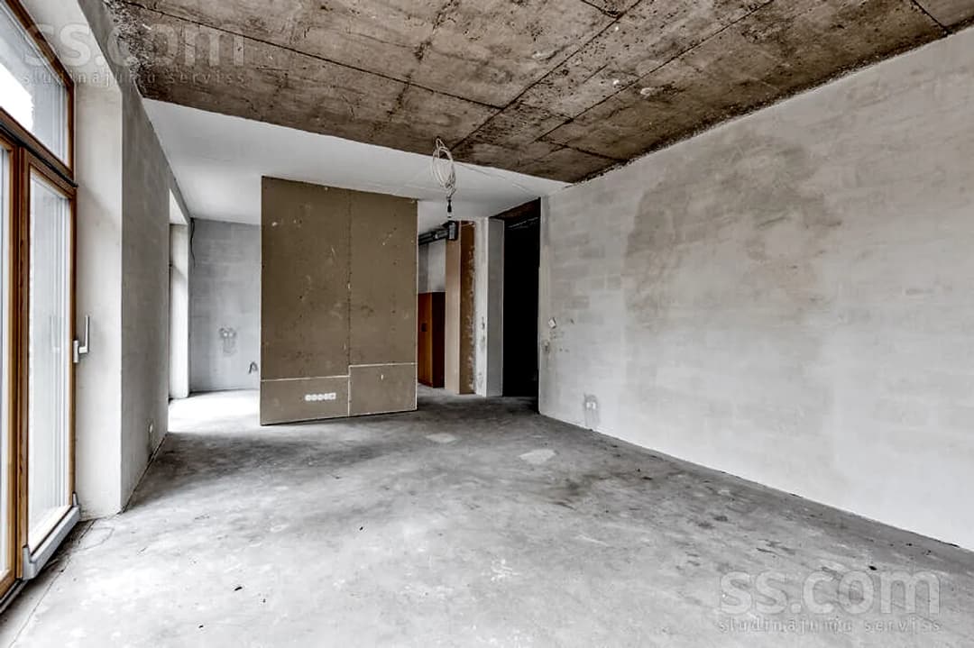 6 istabu dzīvoklis — Rīgas iela 49 — vēl bildes