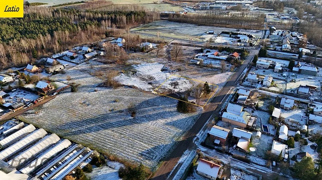 Pārdošanā tiek piedāvāts nekustamais īpašums klusā un zaļā privātmāju apbūves — bilde 2