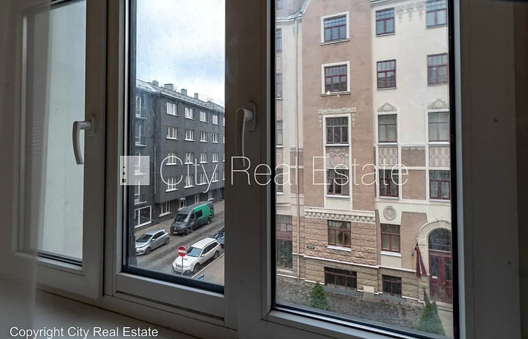 Fasādes māja, renovēta māja, slēgts pagalms, ieeja no ielas un pagalma, ir lifts, kāpņu — bilde 2
