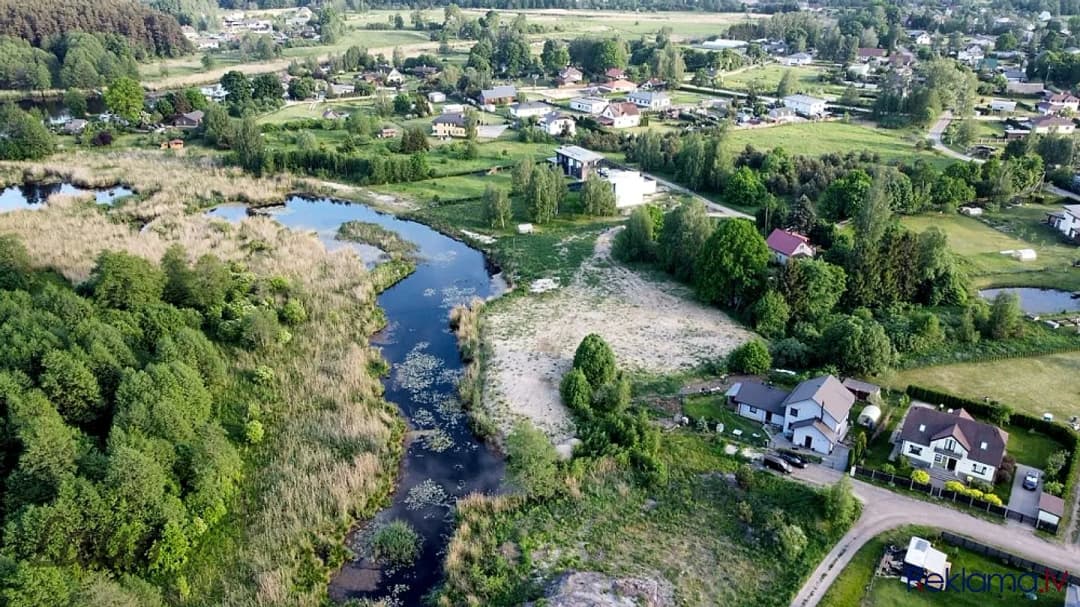 Pārdodu apbūves zemi gleznainā un klusā vietā pie Langas upes.
Piedāvājumā apbūves zeme — bilde 2