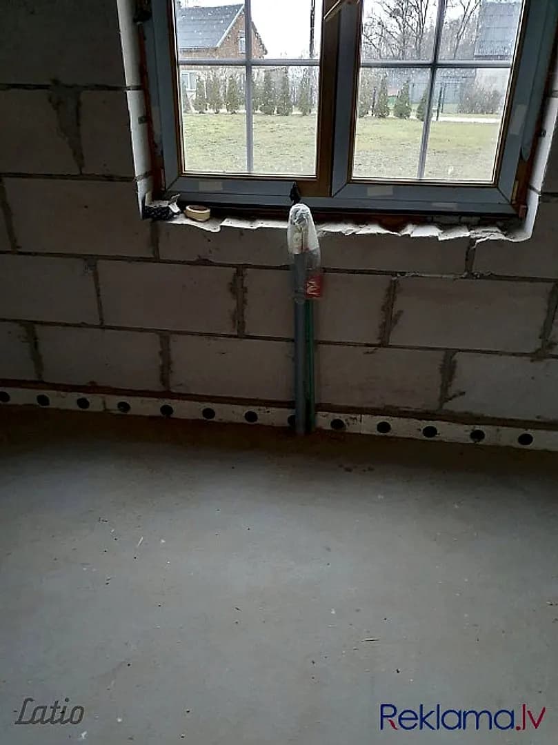 Skaista, plaša jjaunbūve Stendes pilsētā, 5 istabas un halle 40 kv.m. Visās telpās betona — vēl bildes