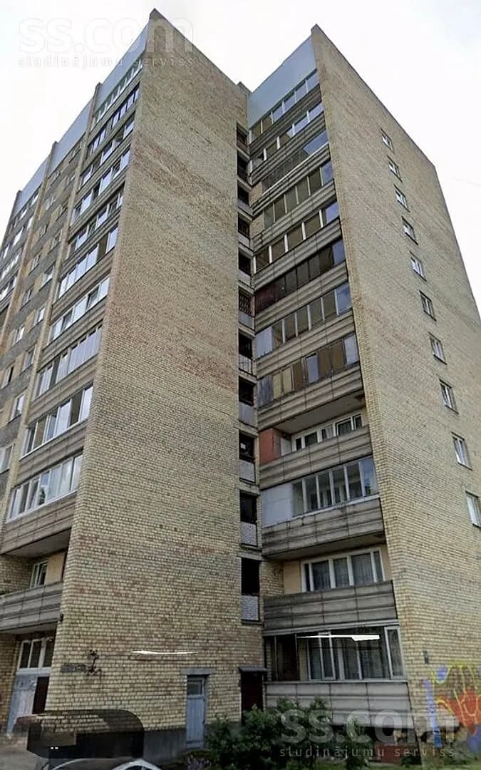 Trīsistabu dzīvoklis — Lokomotīves 52