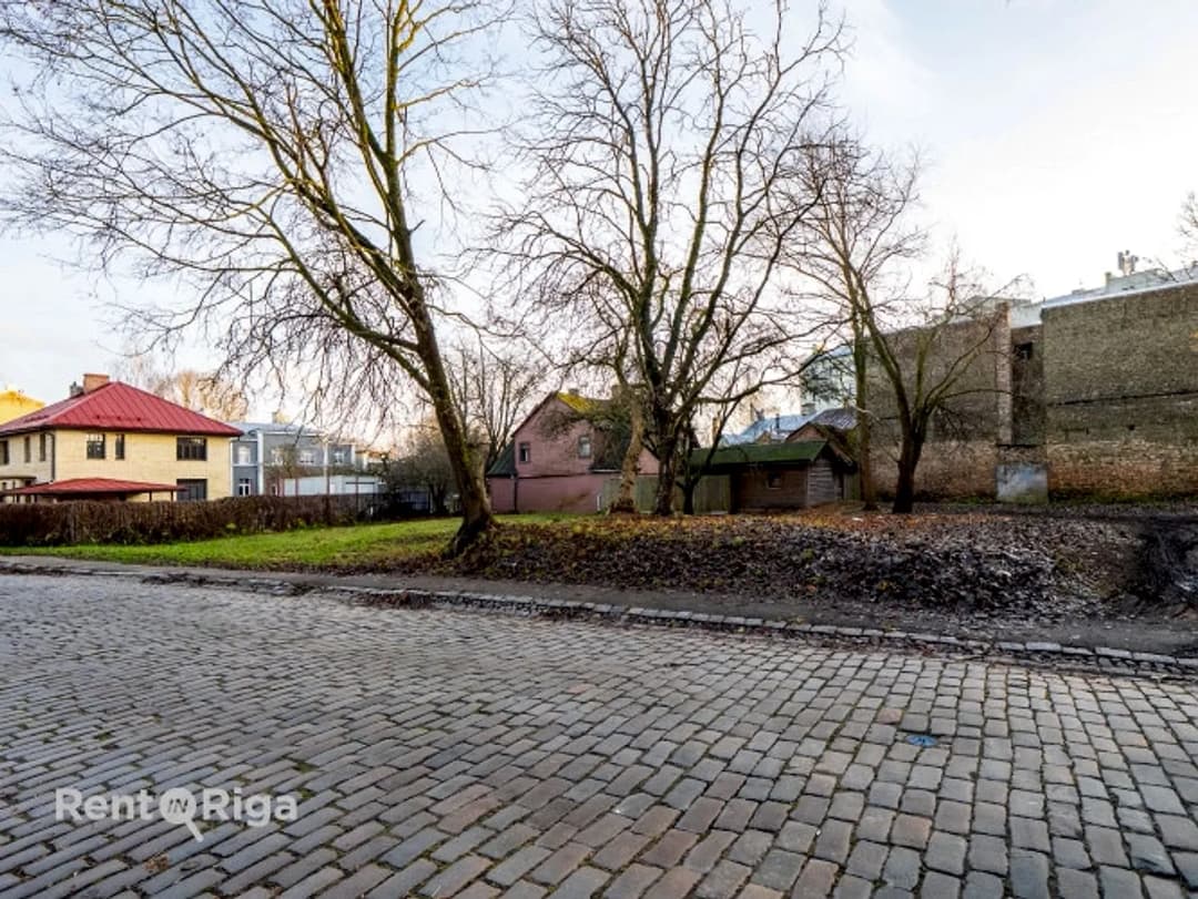 Pārdod zemesgabalu ar plašām attīstības iespējām Jersikas ielā 6, Rīgā. Tiek piedāvāta — bilde 4