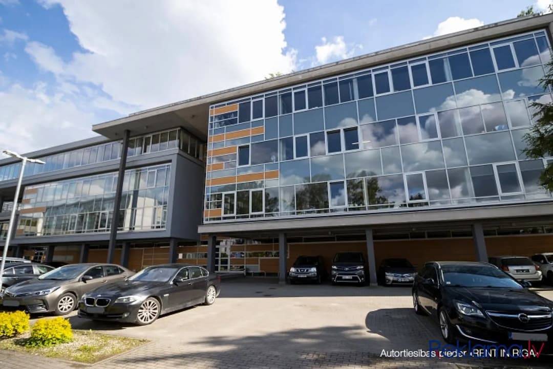 Birojs Mārupē, aiz "WESS motors". + 4. stāvs. + platība sastāv no atvērtas telpas, diviem