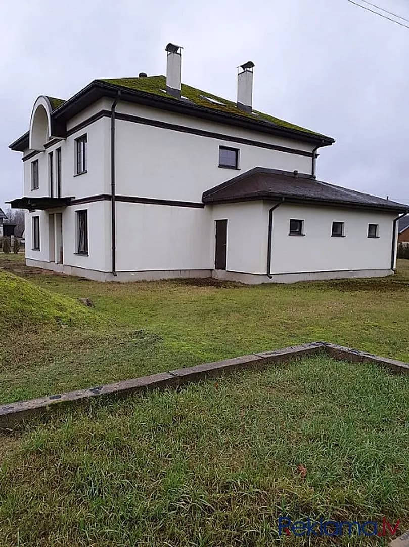 Skaista, plaša jjaunbūve Stendes pilsētā, 5 istabas un halle 40 kv.m. Visās telpās betona — bilde 2