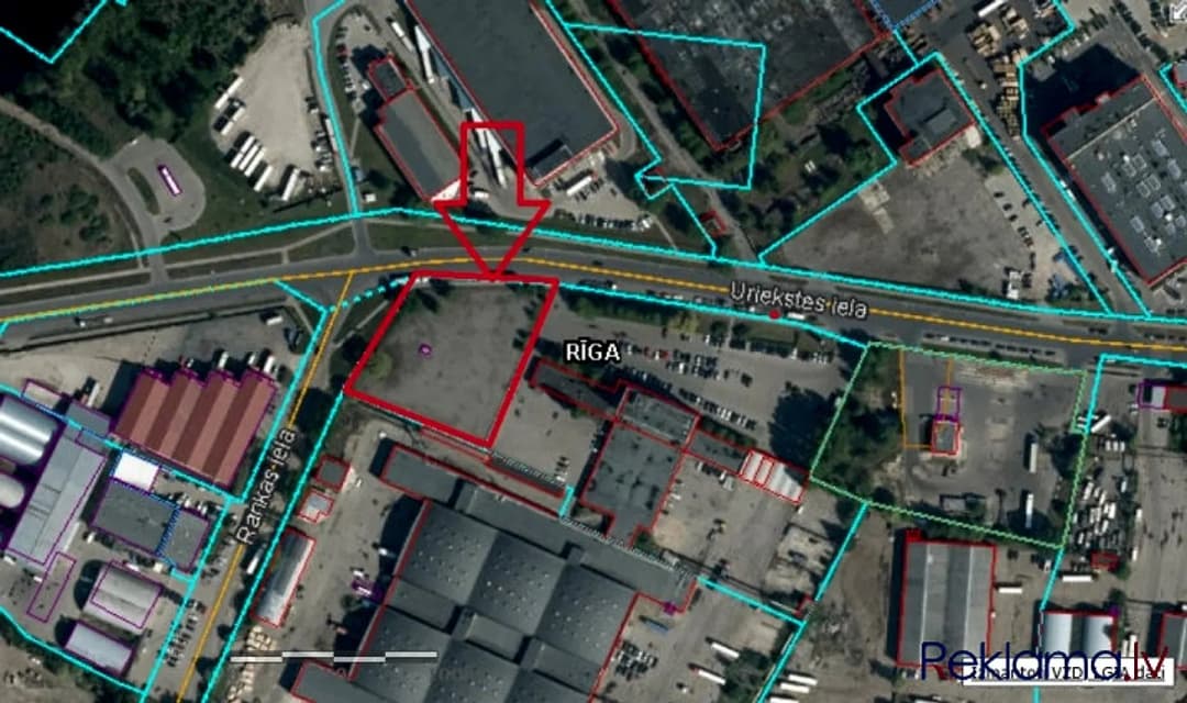Iežogots, apsargāts laukums ar cietu segumu Uriekstes ielas malā. + 5202 kvm liels laukums ar — bilde 2