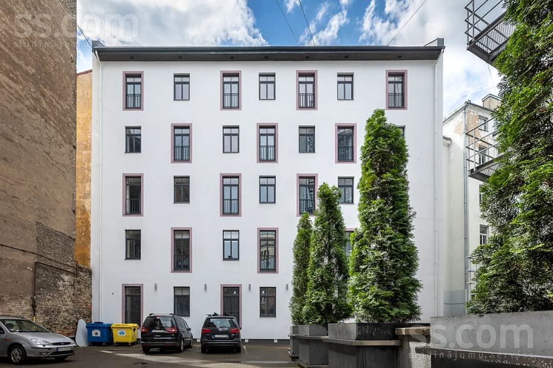 6 istabu dzīvoklis — Tērbatas 26a