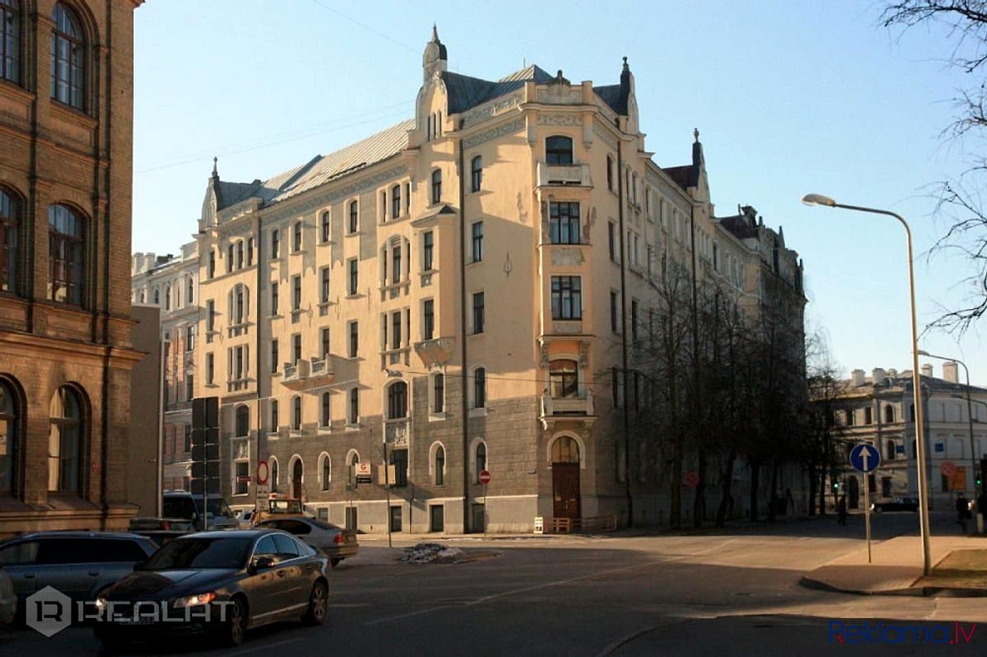 Iznomā angāru ar plašu pieguļošo teritoriju. + Angārs 465 m2. + Pieguļošā teritorija
