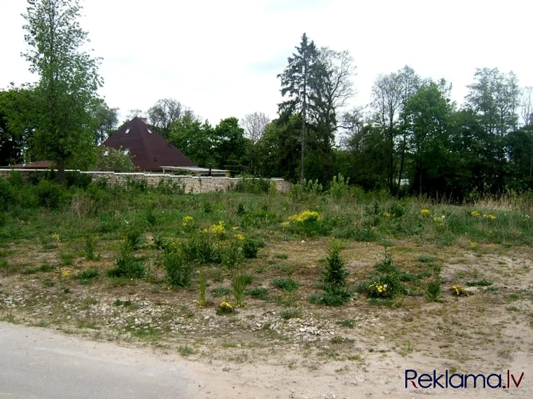 Iegādei pieejami divi zemes gabali. Akmeņkaļu iela 23 - 2557 m2 + Akmeņkaļu iela turpinās — bilde 2