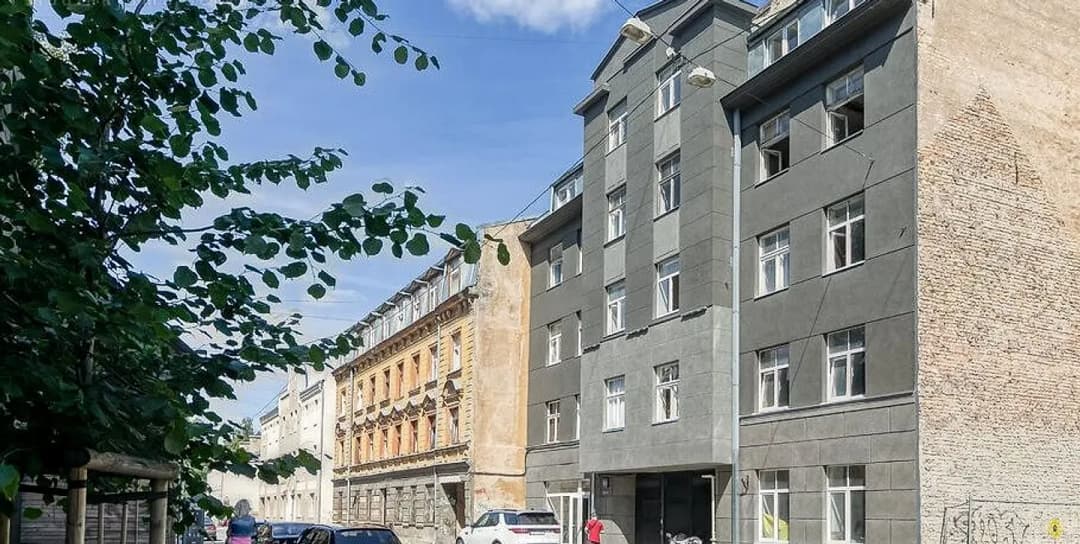 Bruņinieku 121, Centrs