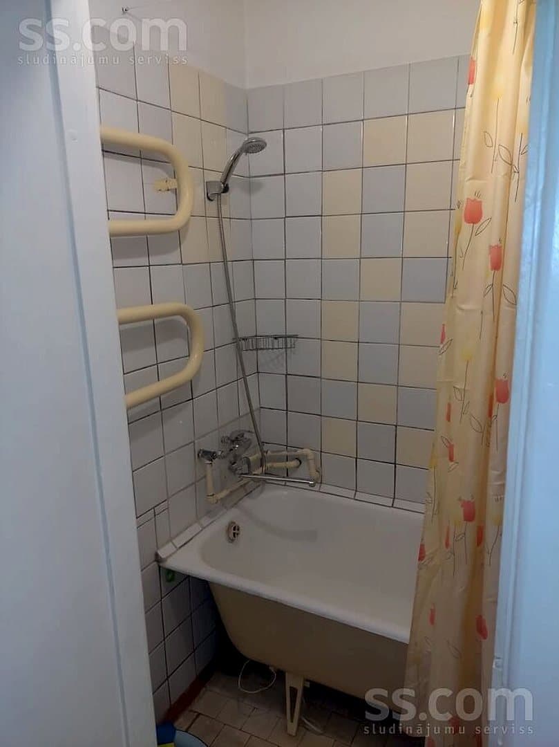 Trīsistabu dzīvoklis — Atmodas bulvaris 12b — vēl bildes