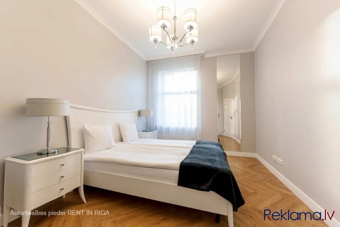 Piedāvājam īrēt ekskluzīvus divu istabu apartamentus Rīgas centrā, jaunā rekonstruētā — bilde 2