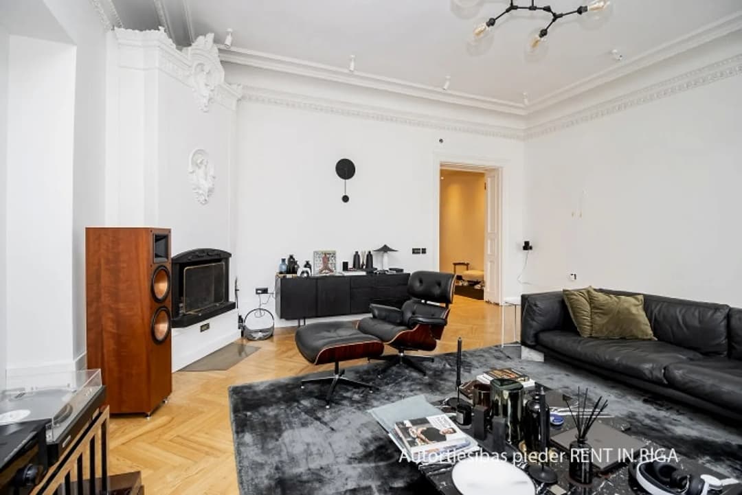 Plašs dzīvoklis Klusajā centrā - Elizabetes ielā 8. Dzīvokļa plānojums: + dzīvojamā — bilde 2