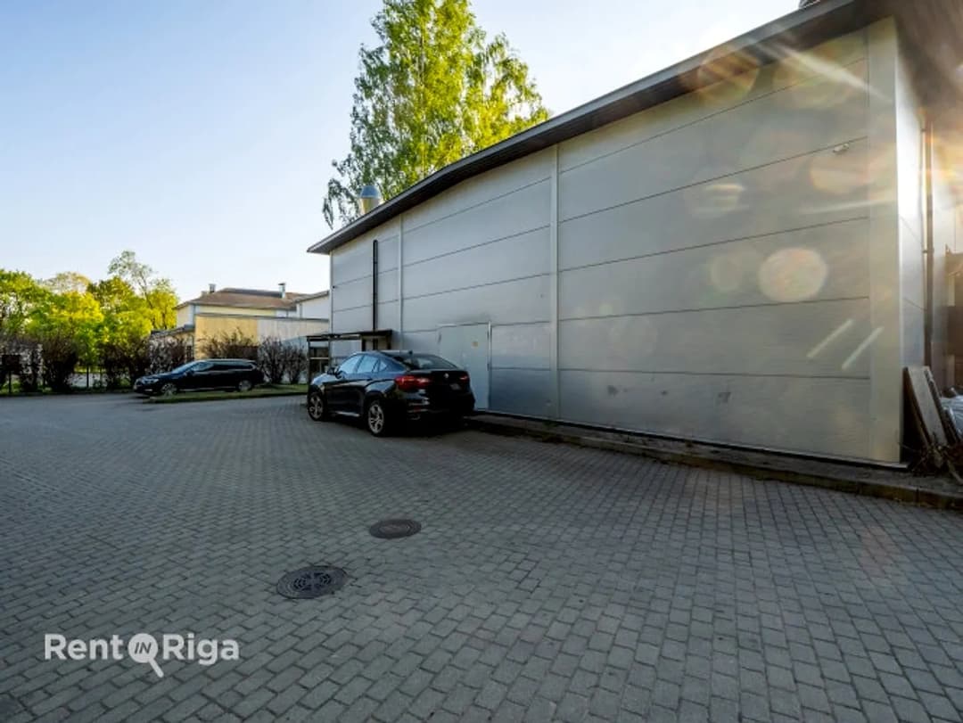 Iegādei tiek piedāvāta multifukncionāla ēka ar lielisku potenciāli atvērta tipa — vēl bildes