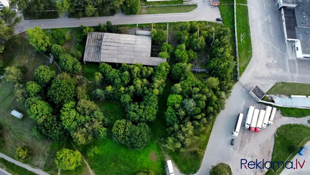 Pārdod 2 blakus esošus zemes gabalus (JC4). Īpašumā ietilpst: + Buļļu iela 72 - zeme ar — vēl bildes