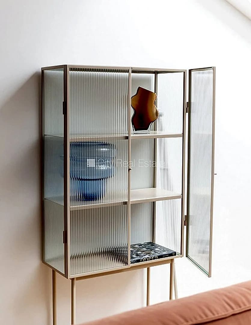 Renovēta māja, luksuss apartamenti 82 m2, ir lifts, kāpņu telpa pēc kapitālā remonta, logi — vēl bildes