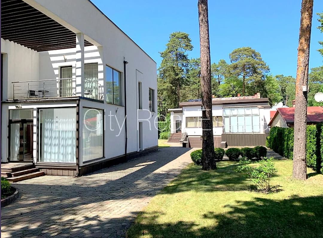 Privātmāja, labiekārtota apzaļumota teritorija 1800 m2, iežogota teritorija, teritorijas — bilde 2