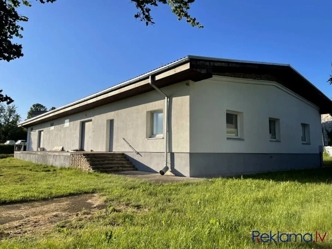 Pārdod komercobjektu ar piegulošo zemes gabalu! Izdevīga investīcija ar iespēju būvēt
