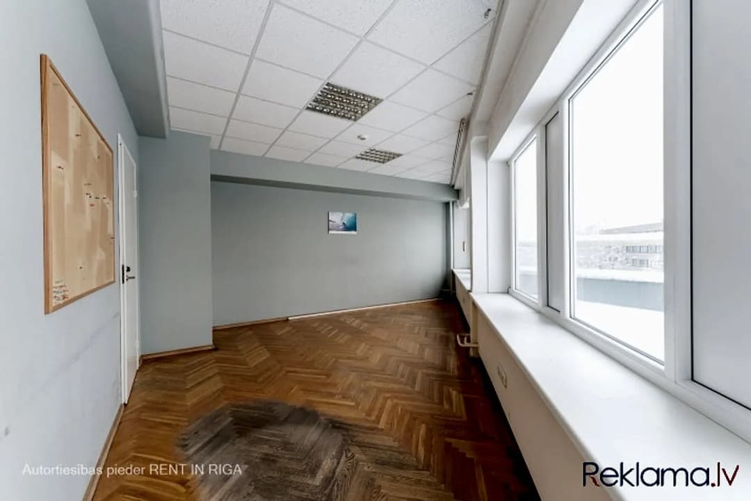 Gaišs birojs ar milzīgu terasi Ganību dambī 36. Caurstaigājama telpa 36 kvm, izolēta — bilde 4