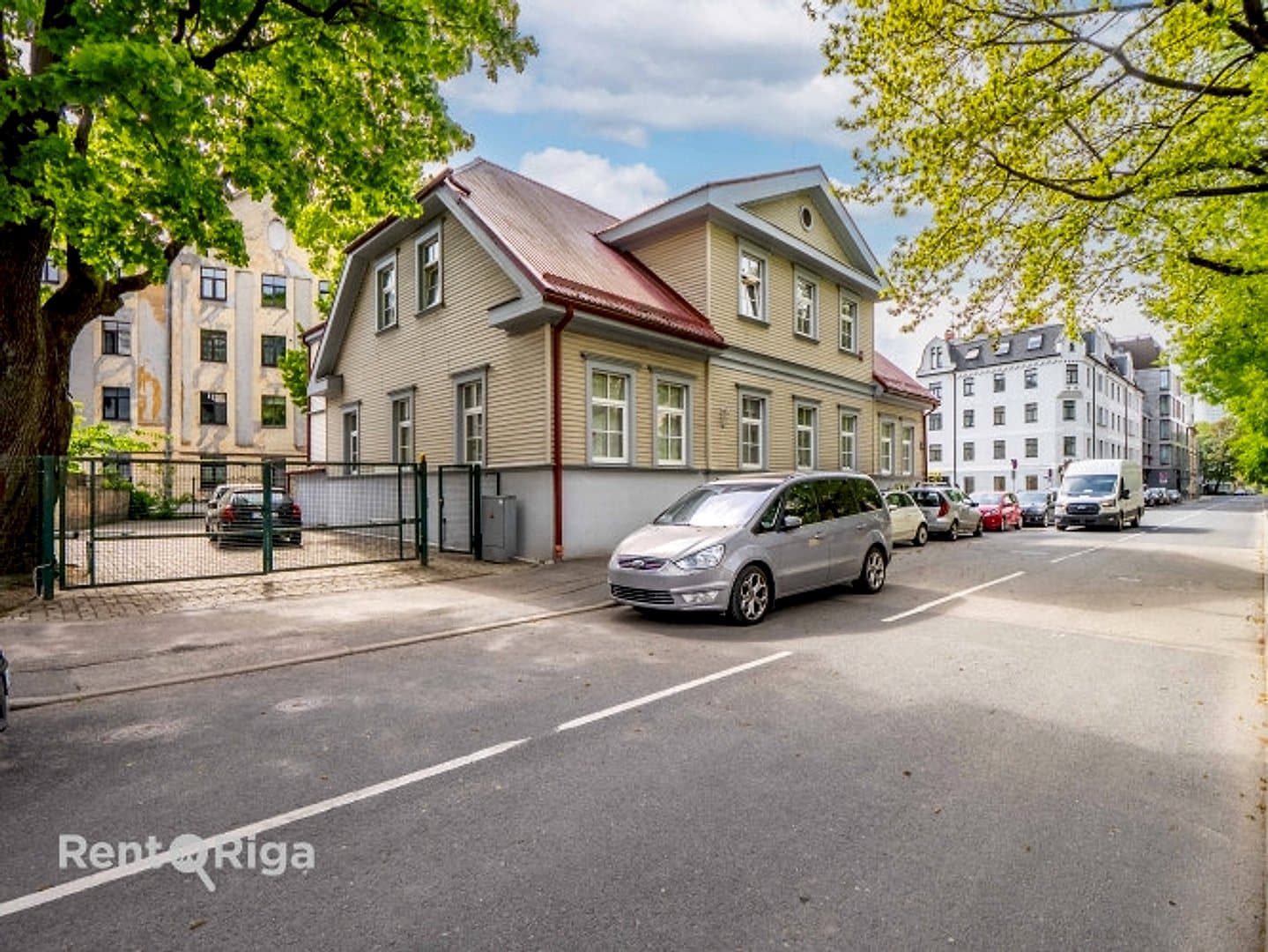 Pārdod mājīgu un pilnībā gatavu biroja ēku Klīversalā. Tiek piedāvāta īpašums ar
