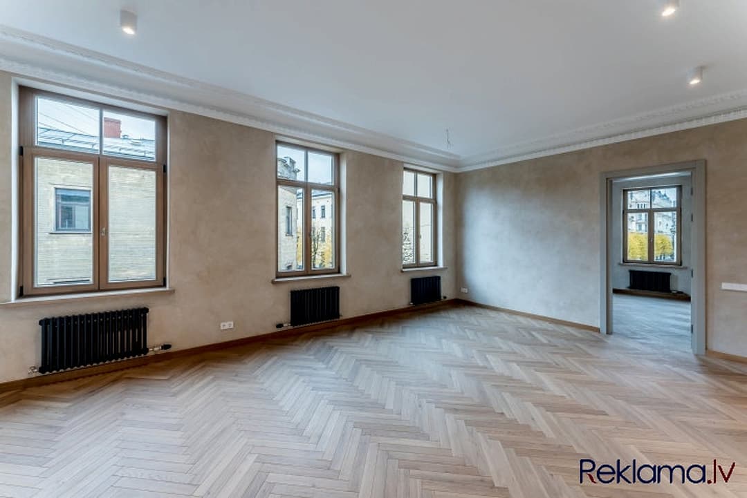 Pārdošanā eleganti renovēts dzīvoklis prestižajā Rīgas Klusajā centrā Piedāvājumā — bilde 3