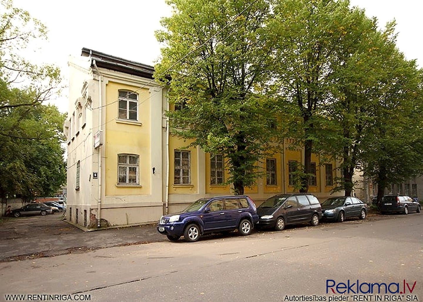 Atsevišķi stāvoša 3 stāvu ēku Centrā. Pēc renovācijas pieejama 6-8 mēnešu laikā. + — bilde 2