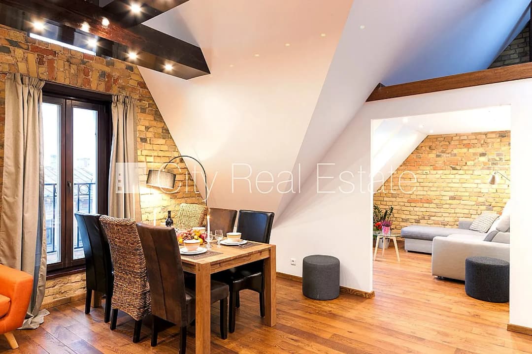 Renovēta māja, luksuss apartamenti , mansards, ir lifts, guļamistabu skaits 2 gab., viesistaba, — bilde 2