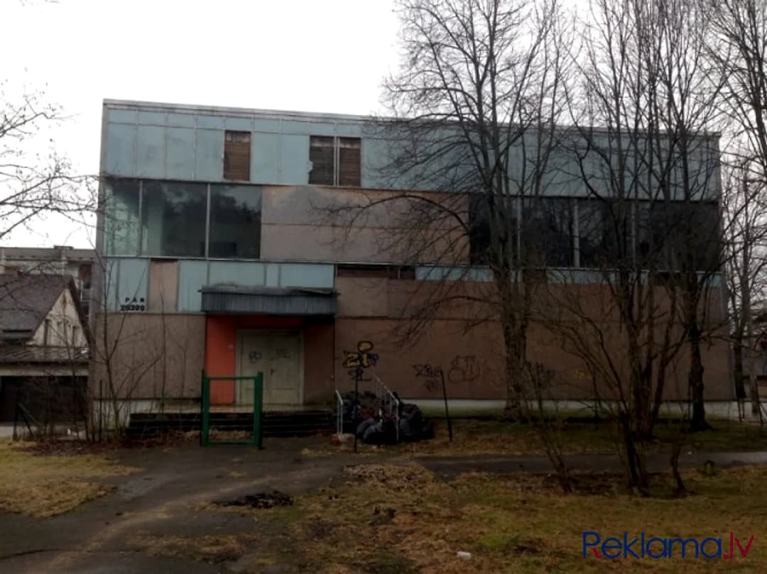 Atsevišķi stāvoša ēka Malienas ielā 11a. 2 gadu laikā īpašnieks veic ēkas pilnu — vēl bildes