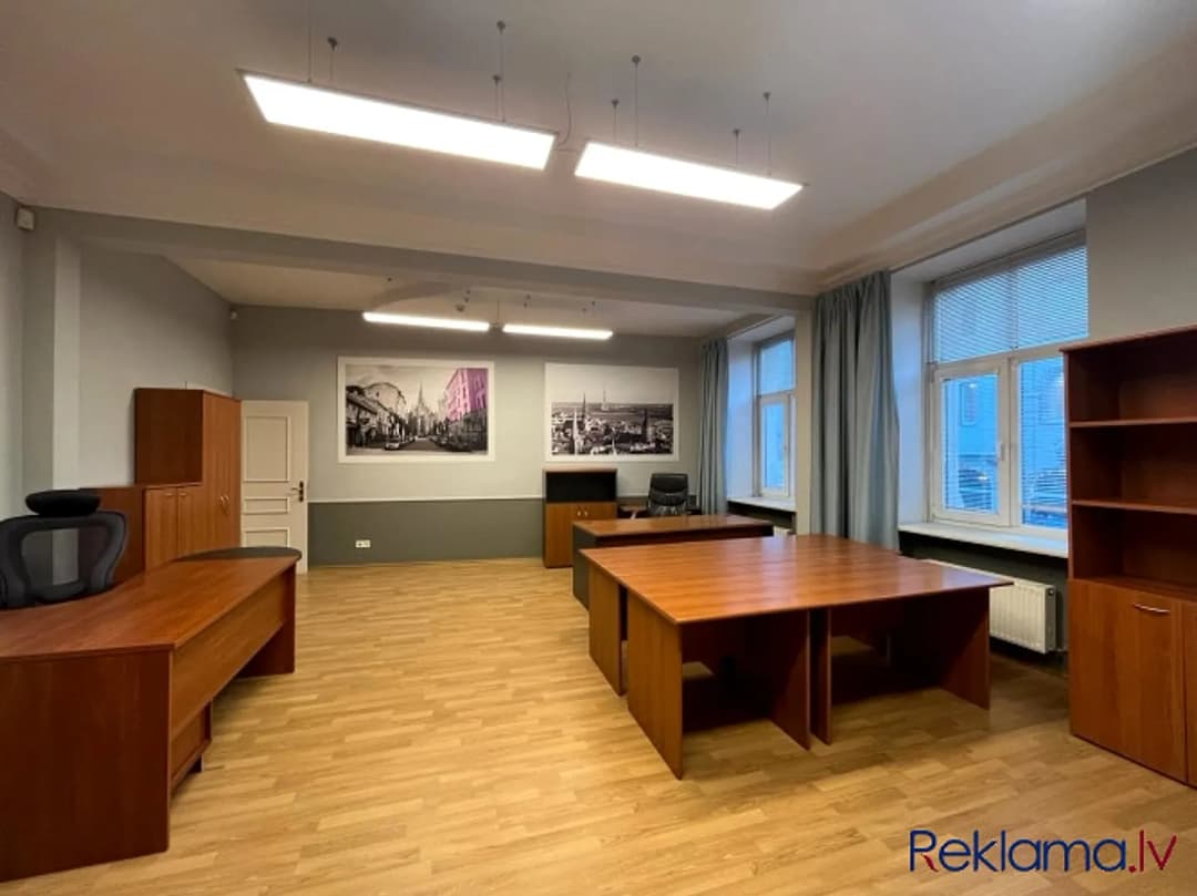 Piedāvājam īrēt plašas telpas ar dzīvoklī kopā pilsētas centrā. + platība sastāv no 2 — bilde 3
